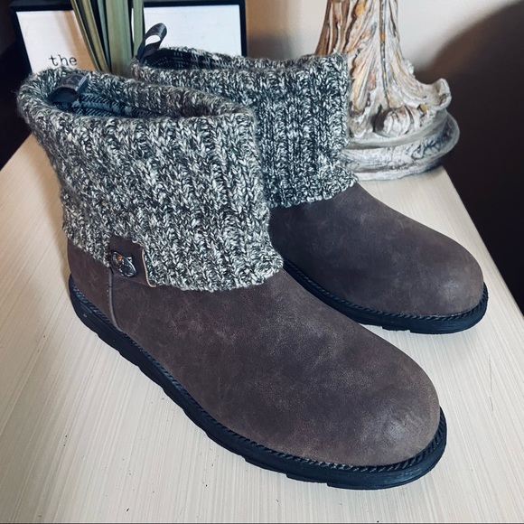 Muk Luks Size 10